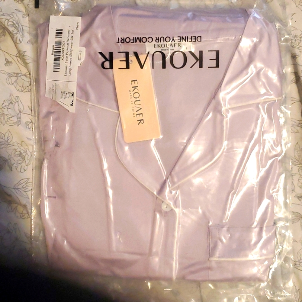 Ekouaer satin pajamas  small and pink